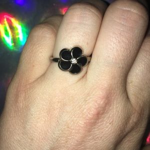 Black and gold flower ring